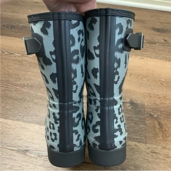 HUNTER Refined Stormy Gray Hybrid Leopard Print Luna Short Rain Boots | 7 - Picture 5 of 14